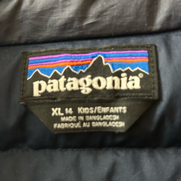 Boys Navy Blue Patagonia Puffer Jacket withh red trim - Picture 2 of 3